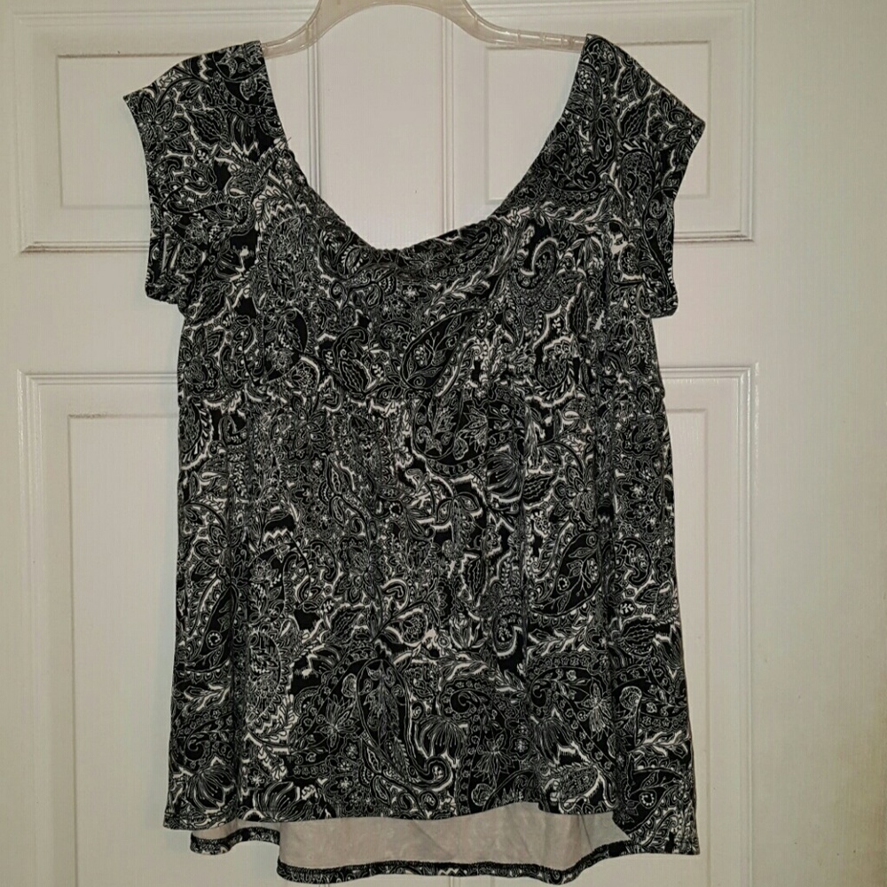 Torrid Paisely Black White Blouse 2 - Picture 3 of 5